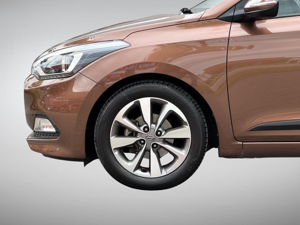 Hyundai I 20 1.2 hp i-motion premium | panoramadak | cruise & climate contr