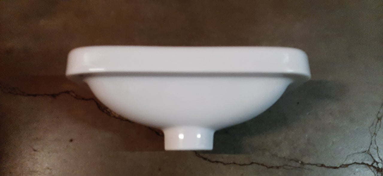 Kleine wastafel voor toilet