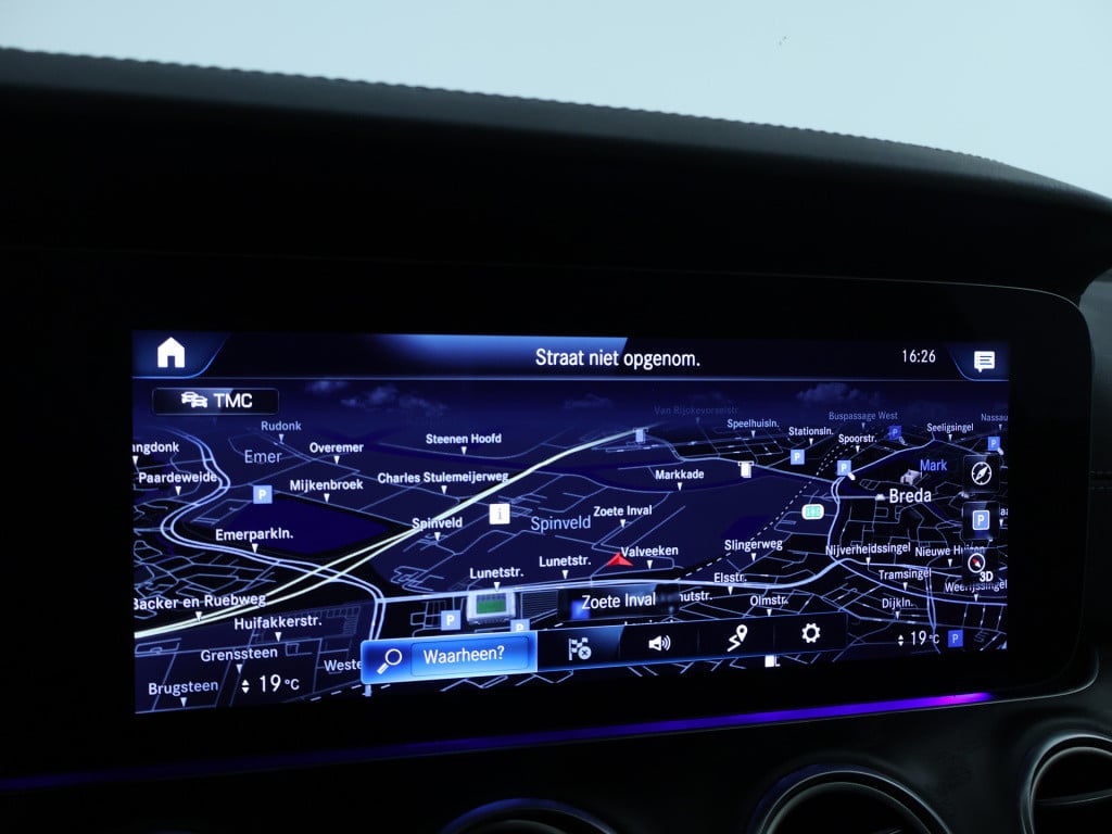 Mercedes-Benz E-Klasse 200 amg line | panoramadak | trekhaak | sfeerverlich
