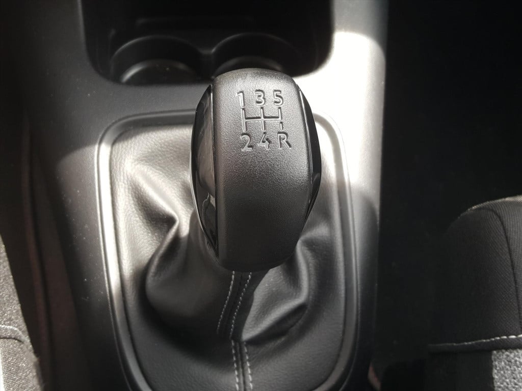 Citroen C3 1.2 puretech 83pk s&s c-series trekhaak | navigatie | cruise & c