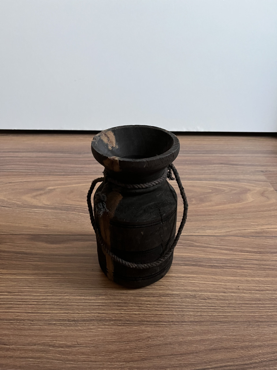 Nepalese pot met touw nr. 7