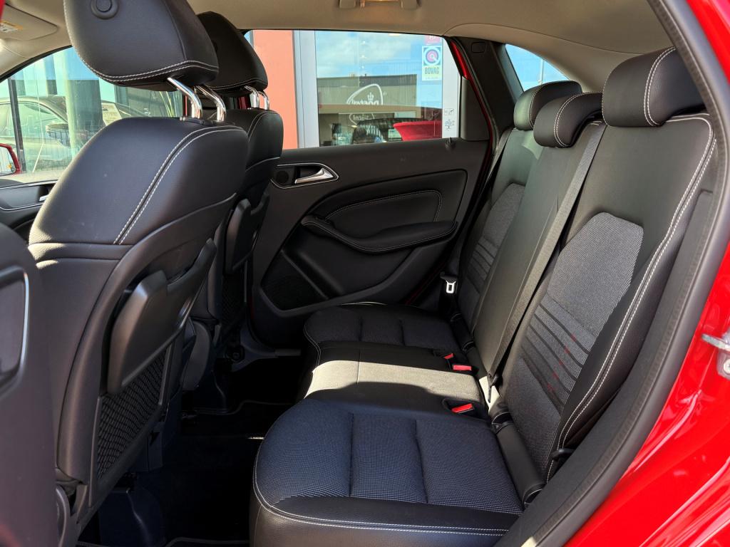 Mercedes-Benz B-Klasse b180 | navi | half leder | stoelverwarming | trekhaa