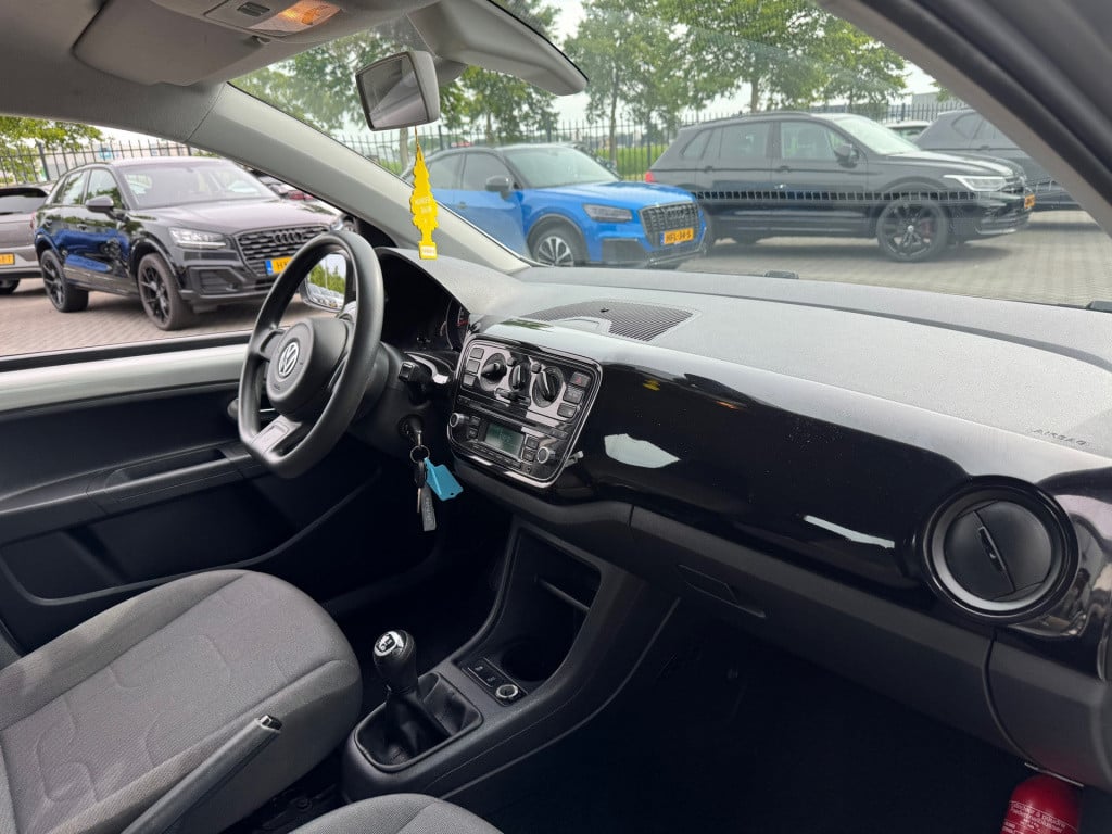 Volkswagen UP! 1.0 move up! bluemotion * airco * pdc * 5 deurs