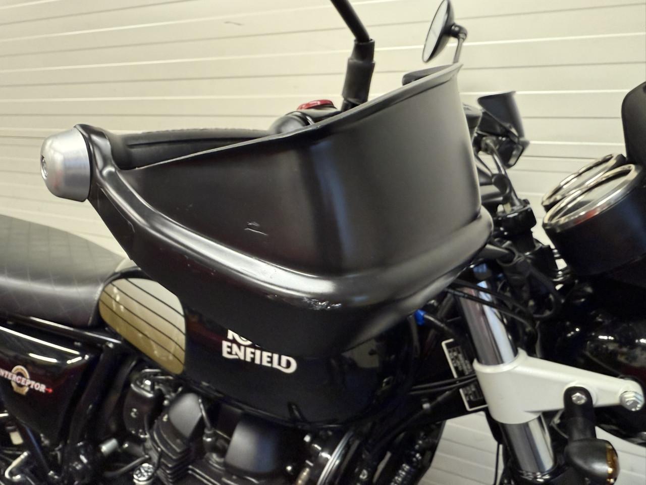 Gave en complete Royal Enfield Interceptor 650 bj 2023!