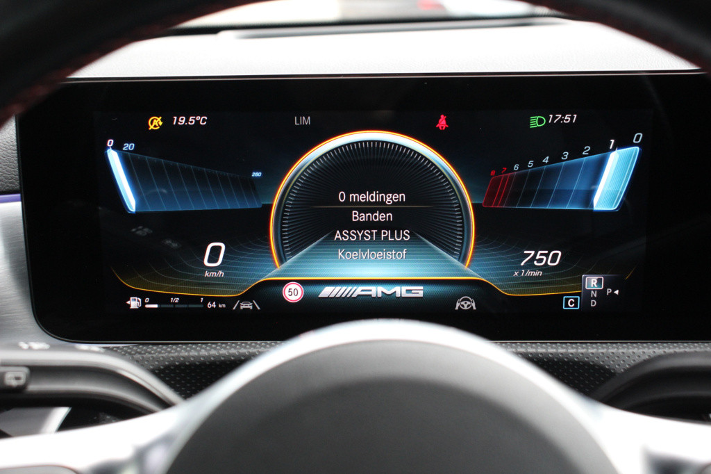 Mercedes-Benz A-Klasse amg 35 4matic premium plus | schaalstoelen | 360 cam