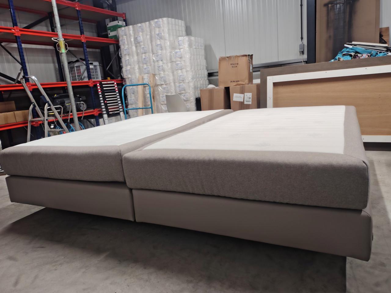 Twee mooie bijna niet gebruikte boxsprings bedden 120x 200