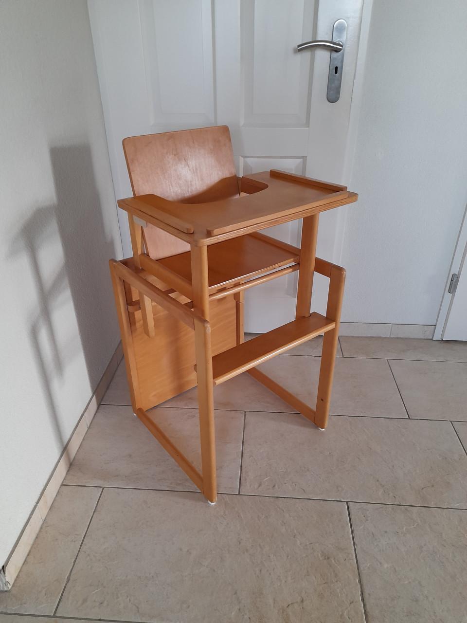 Kinderstoel (in goede staat) om te zetten tot tafel en stoel !