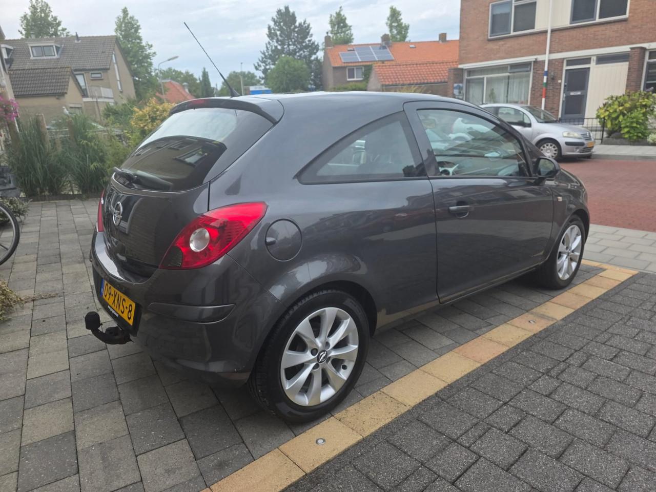 Tekoop zeer mooie Opel Corsa 1.2 16V Bj 2012