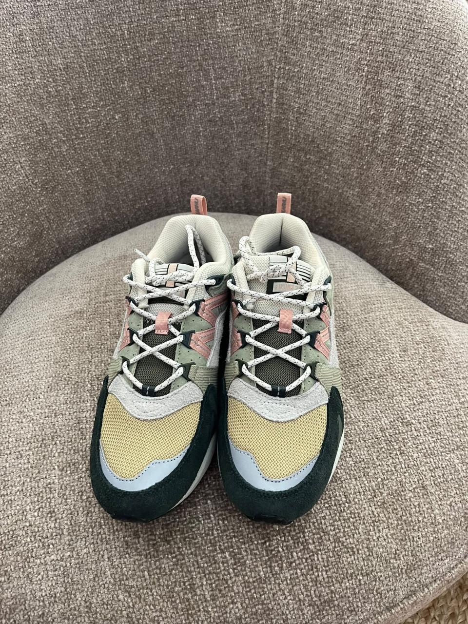 Sneakers (Karhu) mt veertig en half