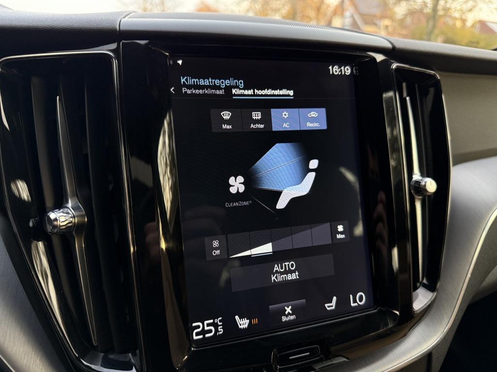 Volvo XC60 2.0 t4 momentum // 18.000km! //