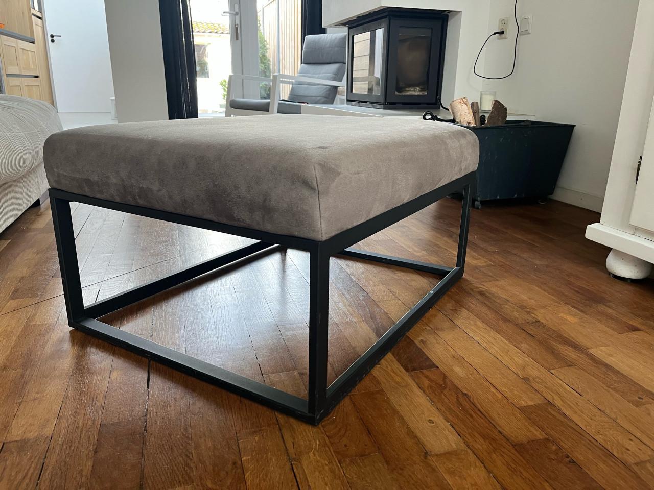 Poef - voetenbank suede grijs