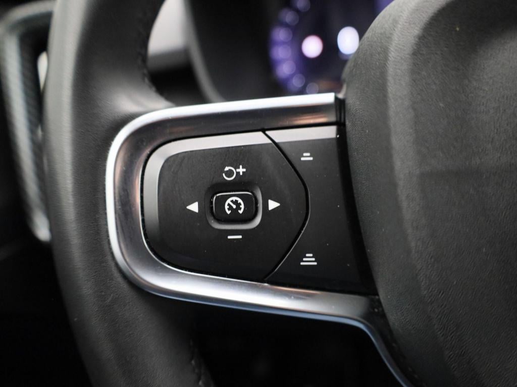 Volvo XC40 single motor extened range core 82 kwh | automaat | apple carpla