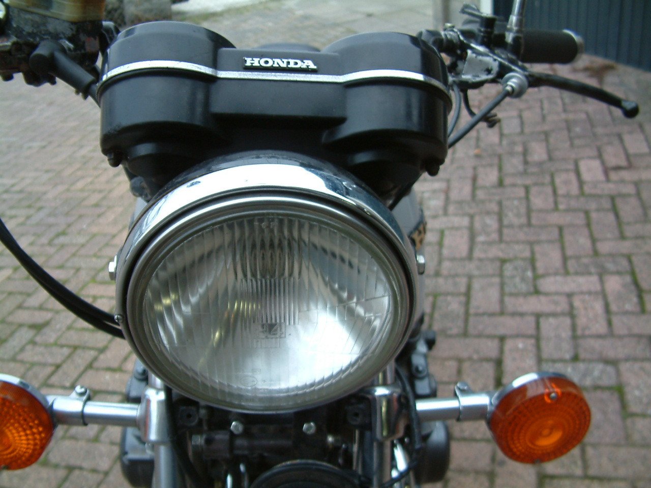 Honda cb 750 K   1980  60000 km -weet niet of ze naar deze motor wel kijken