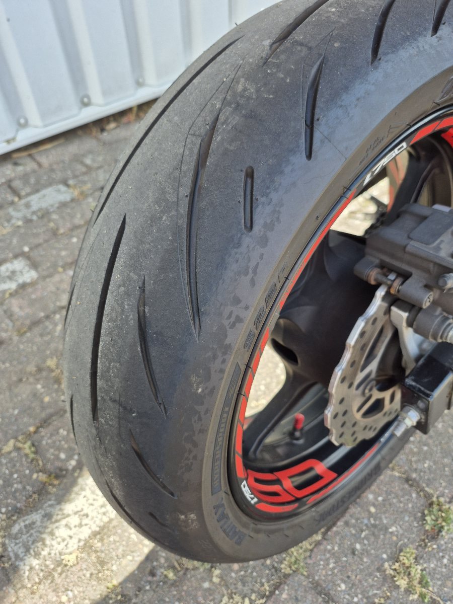 Kawasaki Z750 uit 2009 met veel extra's