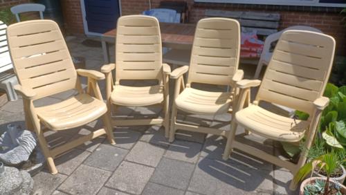 4 Tuinstoelen (geen tafel), met verstelbare rugleunig