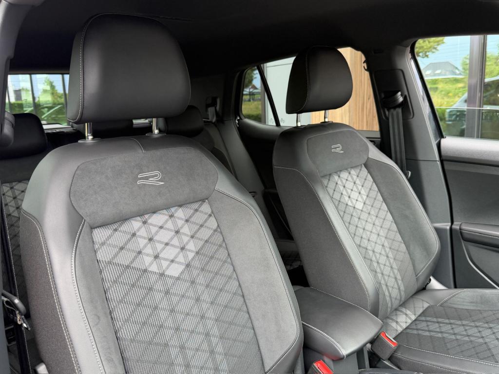Volkswagen T-cross 1.5 tsi 150pk dsg r-line | camera | trekhaak | navi | iq