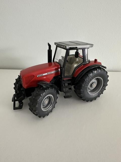Verzameling landbouw miniaturen, o.a. Fendt & Valtra Valmet