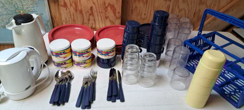 Camping servies 5 a 6 persoons zeer compleet