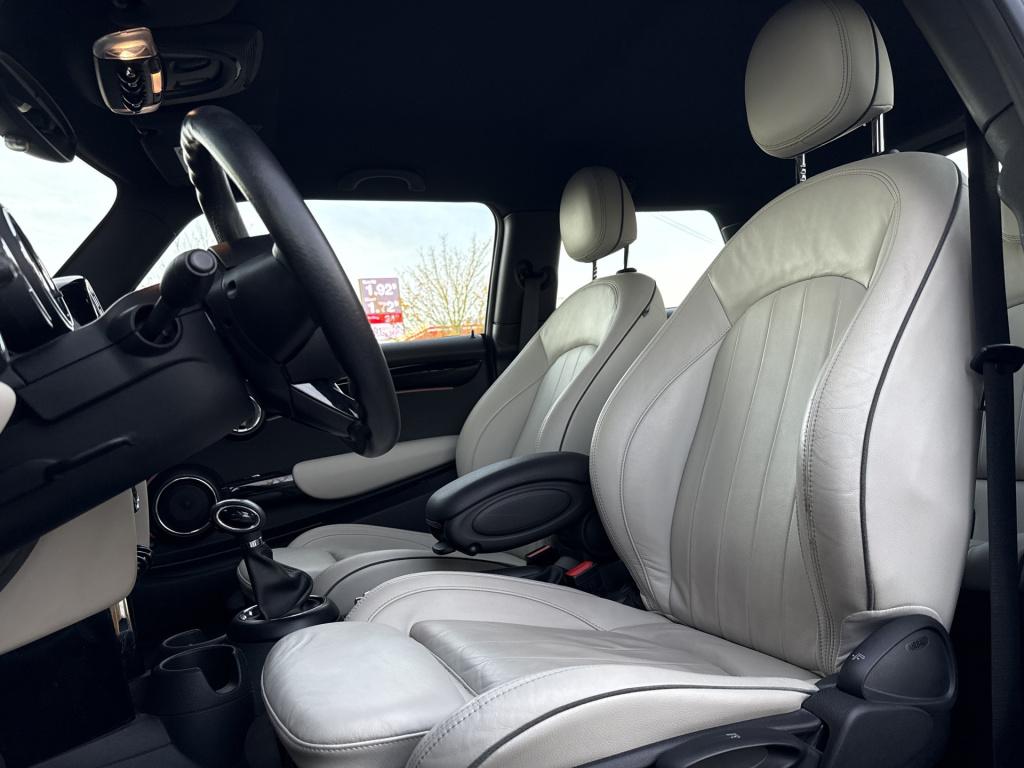 Mini Cooper mini 1.5 chili | leder | navi | led | clima | stoelverw.