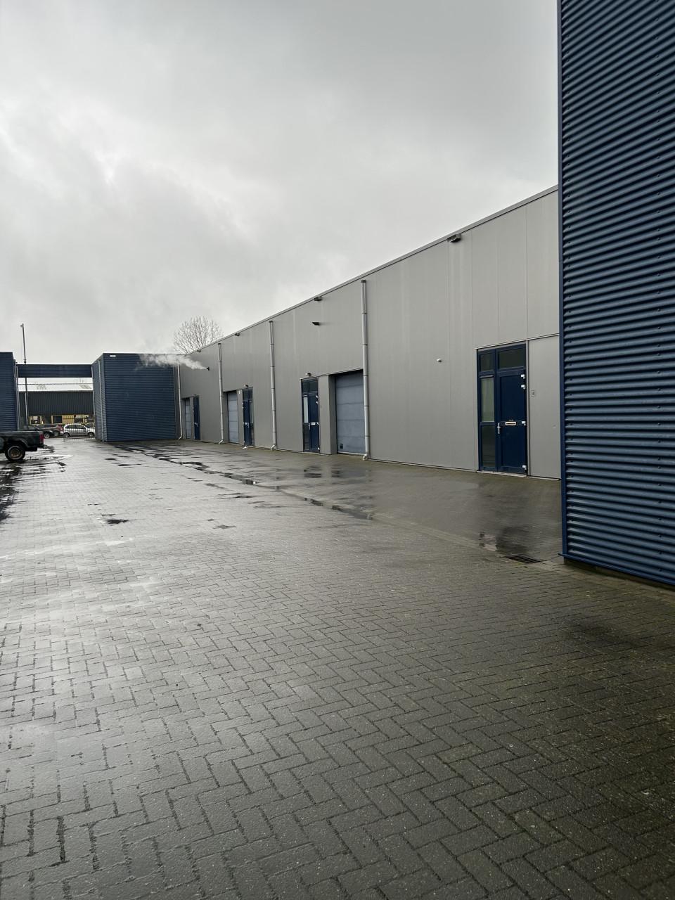 Te huur: Dubbele bedrijfsloods op afgesloten terrein