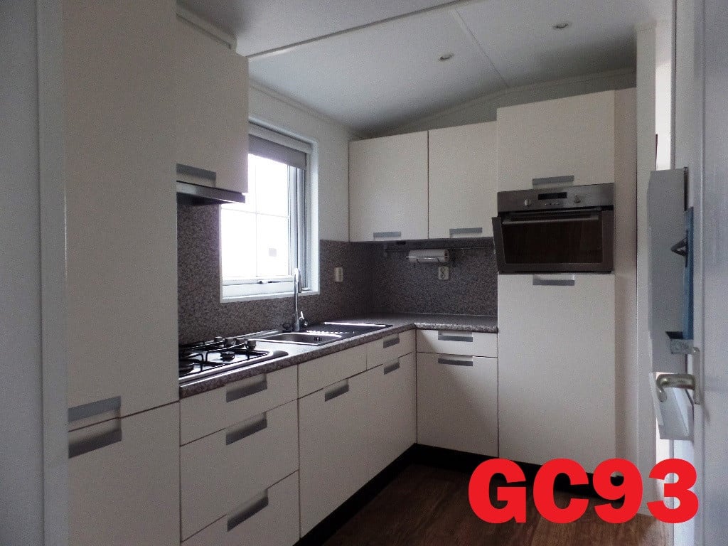 Div. chalets met dubbel glas en centrale verwarming te koop