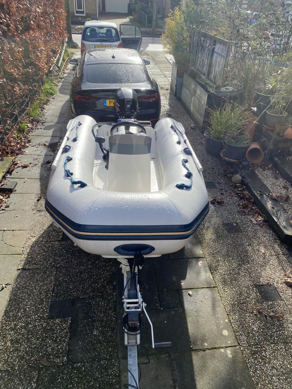 Brig 330 + 15 pk mercury en kalf trailer