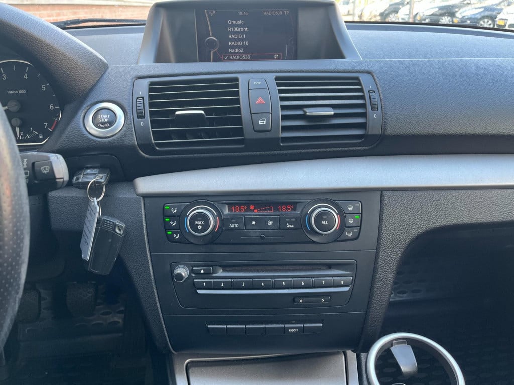 BMW 1 Serie 116i business line ultimate edition | m pakket | leder | trekha