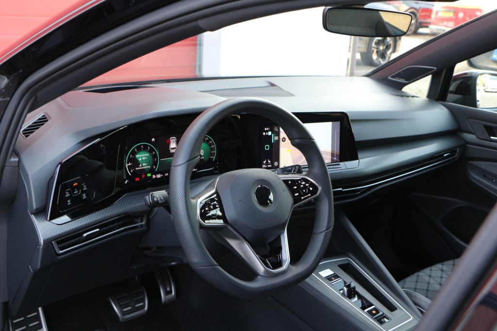 Volkswagen Golf variant 1.5 etsi 150pk r-line black style | panodak | harma