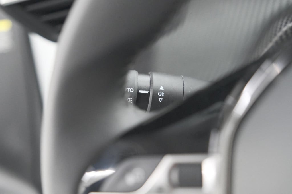Peugeot 208 puretech 100 allure pack | camera | apple carplay | stoelverwar