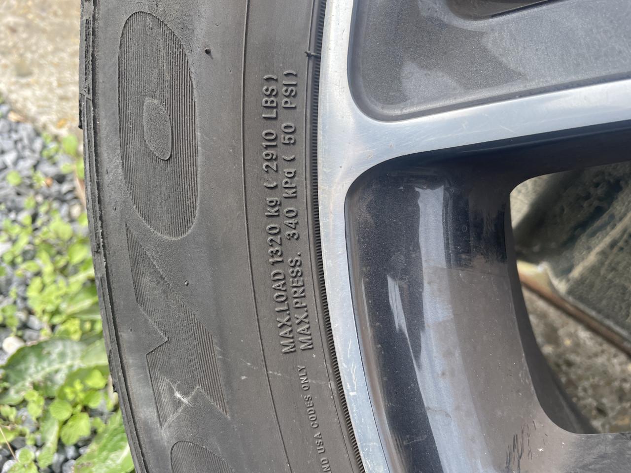 Dadge Ram Velgen en Banden