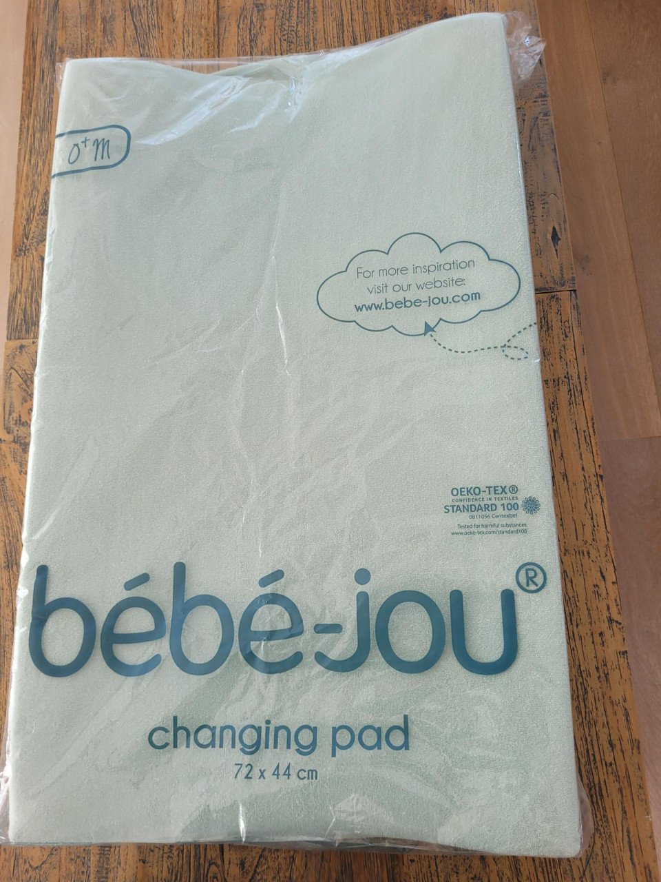 Aankleedkussen van Bébéjou met mintgroene hoes