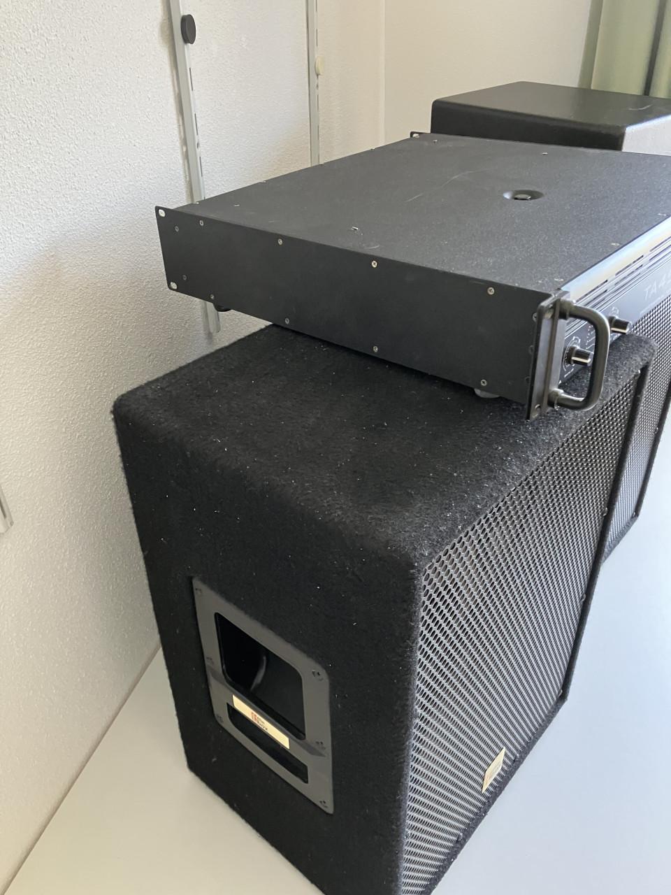 T.amp versterker met boxen 2x200W