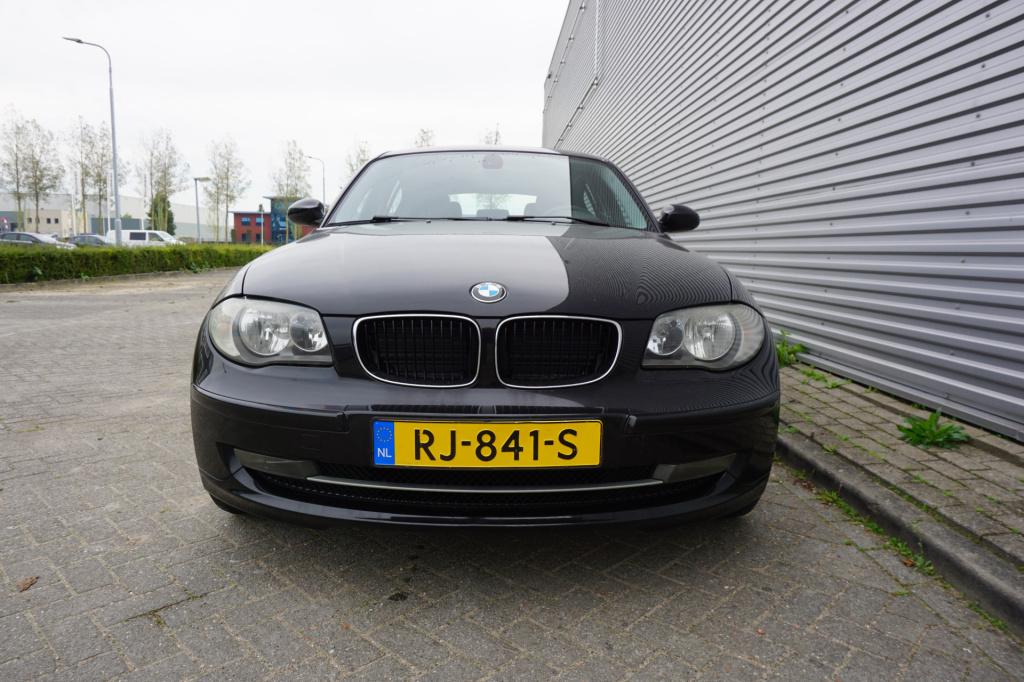 BMW 1 Serie 116i airco / elektr. ramen / parkeers. / lm velgen / apk t/m 09