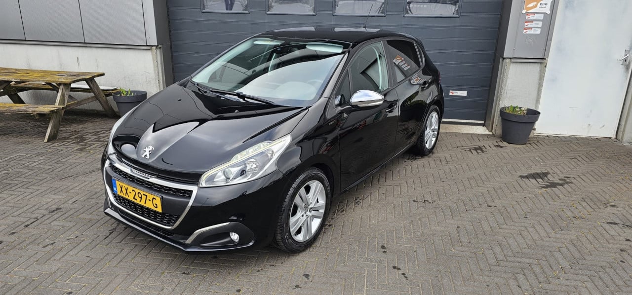 TE KOOP PEUGEOT 208 1.2 PURE TECH SHINE 106.327 KM TWEEDE EIGENAAR