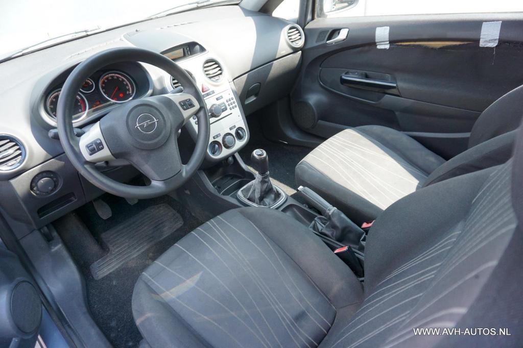 Opel Corsa 1.2-16v essentia