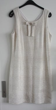 Jurkje beige met goud en strik maat 42