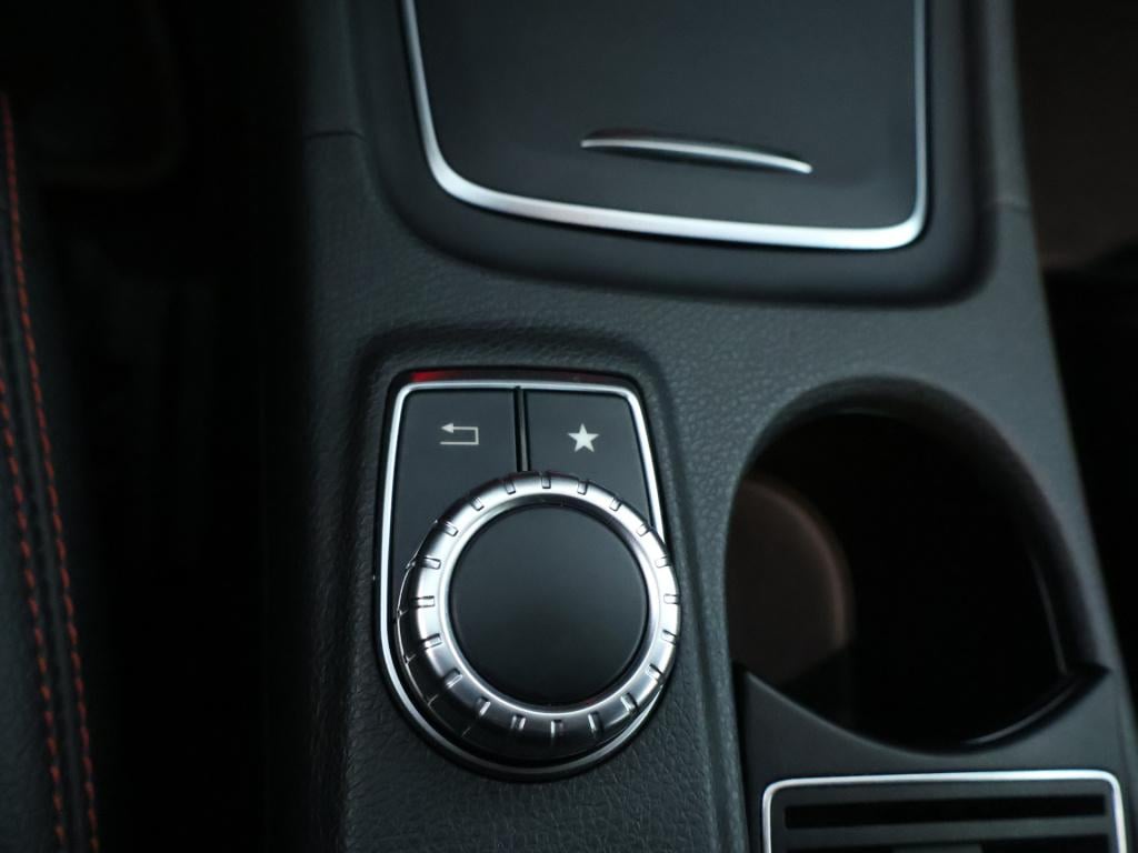 Mercedes-Benz Gla-klasse 180 business solution amg | cruise control | amg l