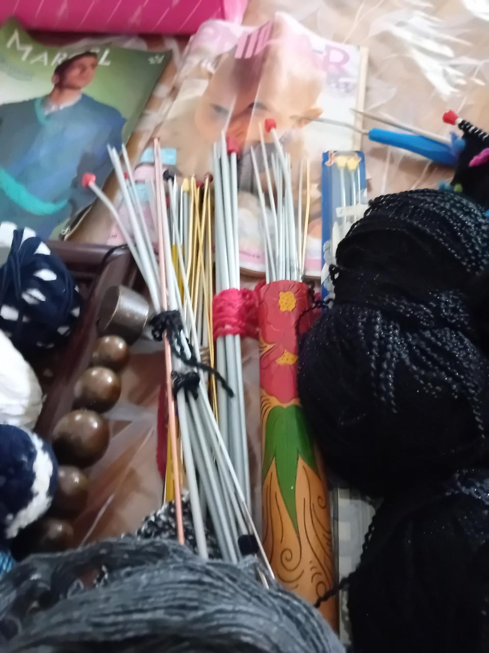 Veel wol,naalden,boekjes