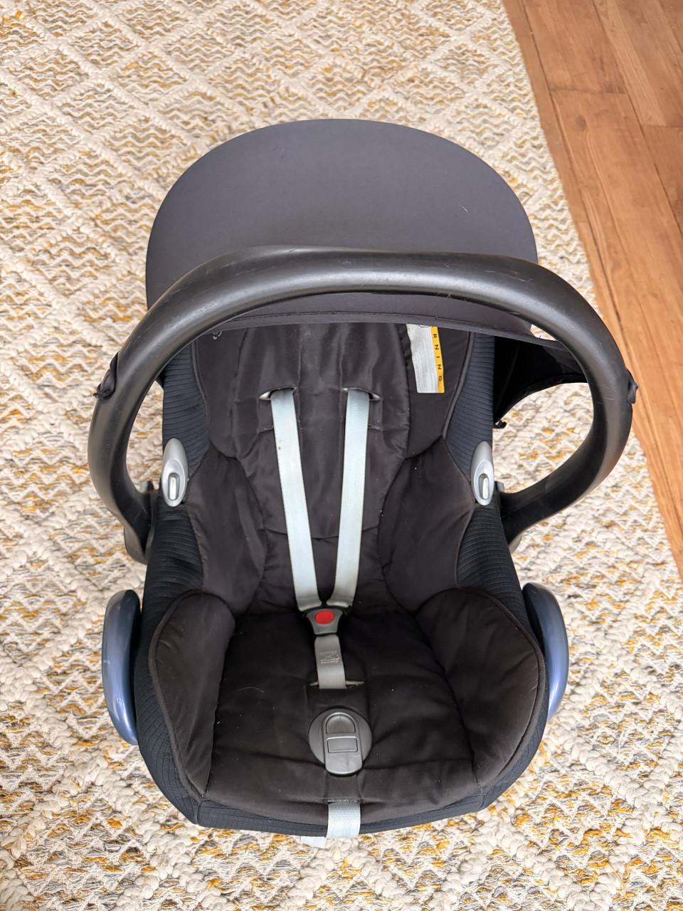 Maxi Cosi + base