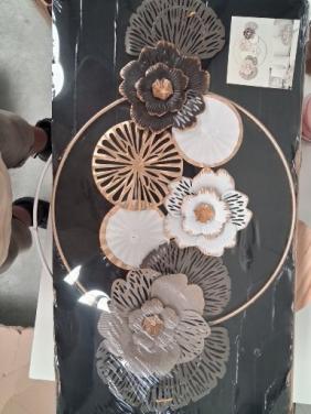 Nieuwe metalen wanddecoratie met bloemen – goud zwart wit