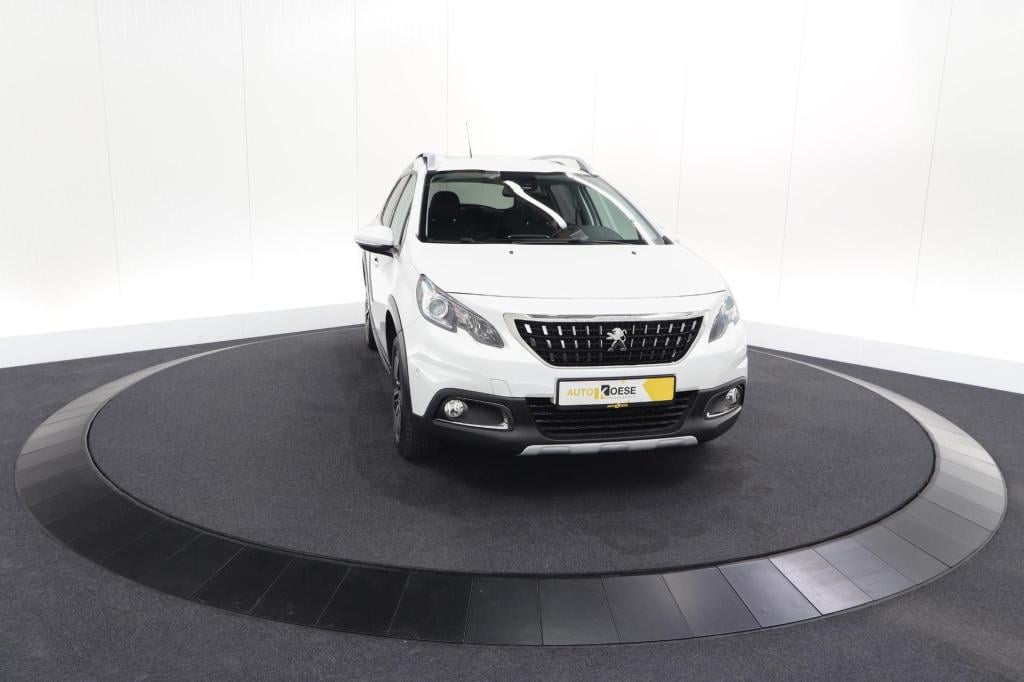 Peugeot 2008 puretech 110 eat6 allure | trekhaak | apple carplay | parkeers