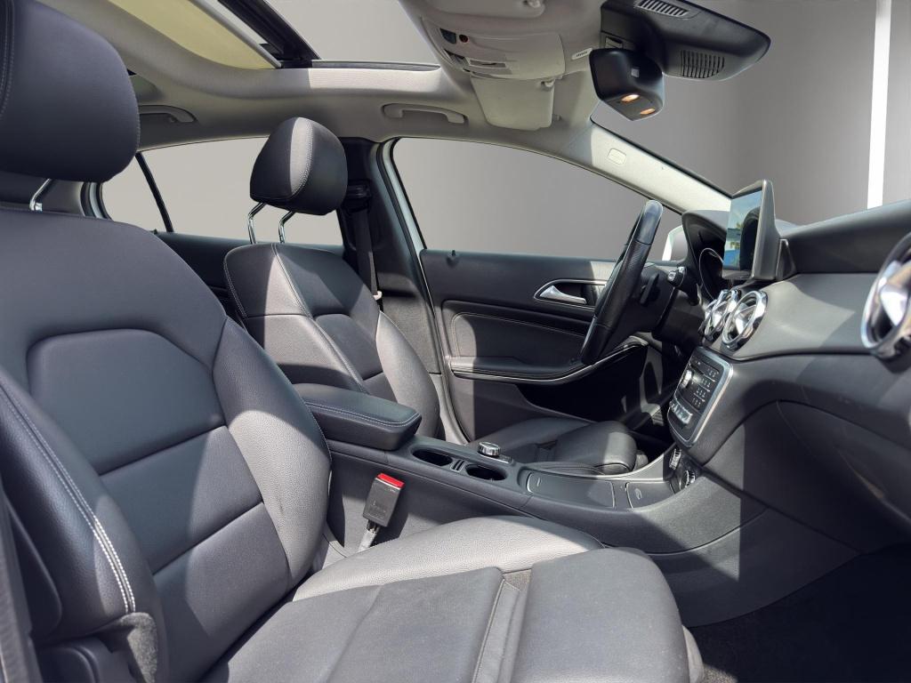 Mercedes-Benz Gla-klasse 180 premium | pano | leder sportstoelen | camera |