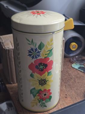 Vintage beschuitbus van de Koninklijke Verkade uit Zaandam.