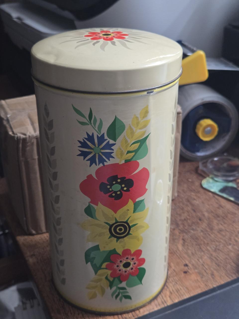 Vintage beschuitbus van de Koninklijke Verkade uit Zaandam.