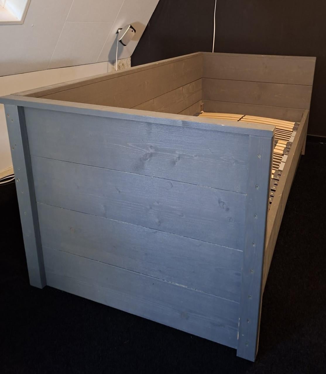 Te koop: stoere greywash bedbank