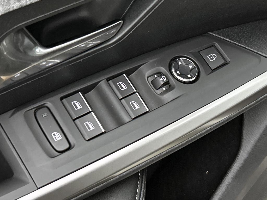 Peugeot 3008 1.2 hybrid 145 gt | rijklaar |