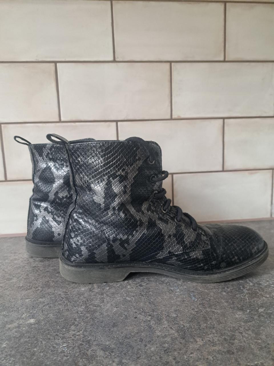 Boots Zwart met zilver maat 39
