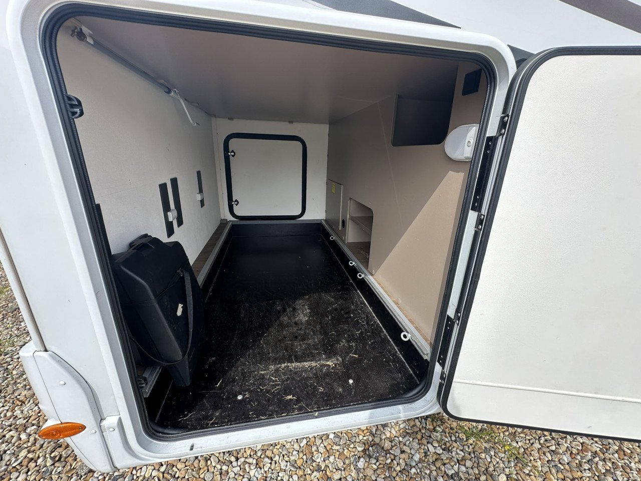 Prachtige Etrusco T6900SB uit 2020, nette camper met lengtebedden, 6.90cm