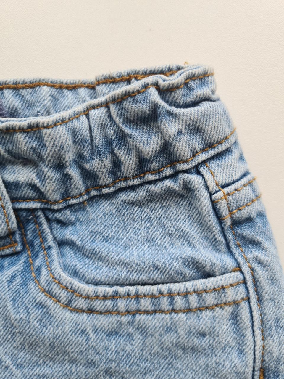 Lichtblauw spijkerstof rokje / broekje van YFK Maat 128