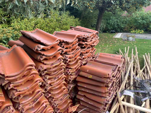 Partij (ca 500) gebruikte keramische rode dakpannen